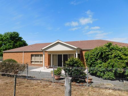 QUALITY FAMILY HOME IN RURAL SETTING WITH POOL AND FANTASTIC SHEDDING. - Photo 5