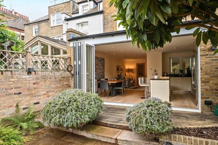 4 bedroom flat to rent - Photo 5