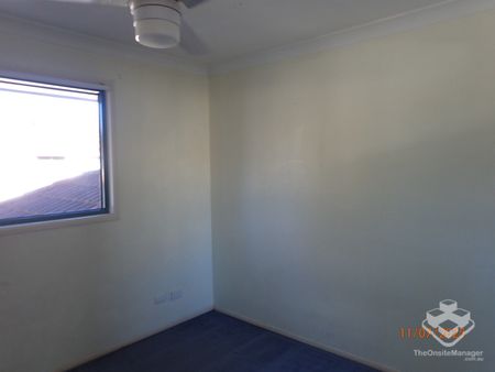 Centrally located 3 bed townhouse available in Carrara soon - water included - Photo 4