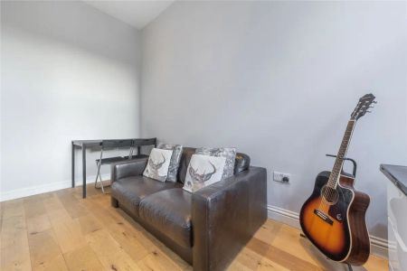 1 bedroom flat in Chalk Farm - Photo 3