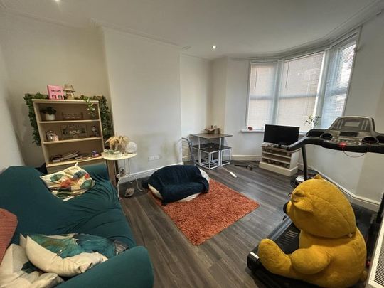 1 bedroom in a house share to rent - Photo 1