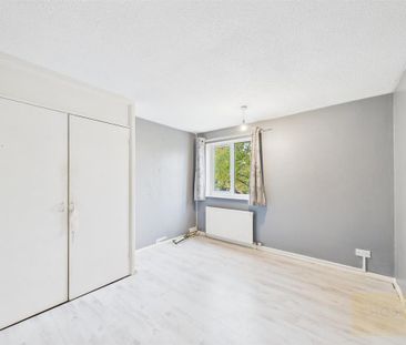 2 bedroom end of terrace house to rent - Photo 2