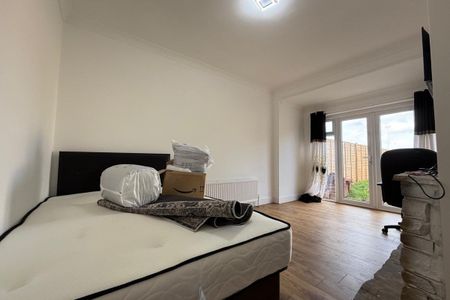 Hawthorn Road - Photo 3