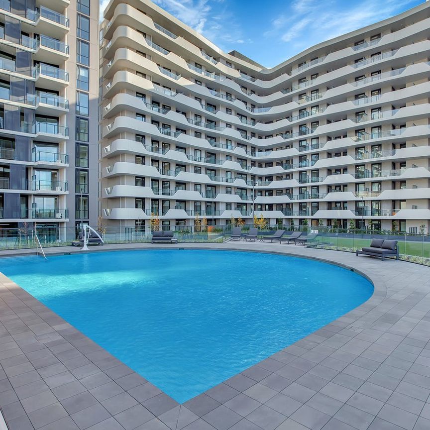 Fully Furnished Resort Style Luxury Living - Photo 1