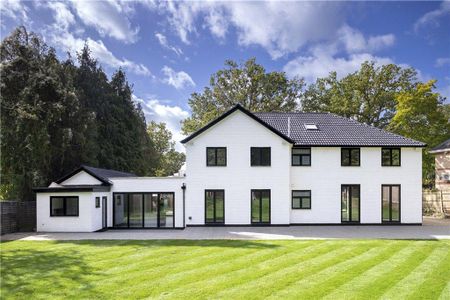 5 bedroom detached house to rent - Photo 2