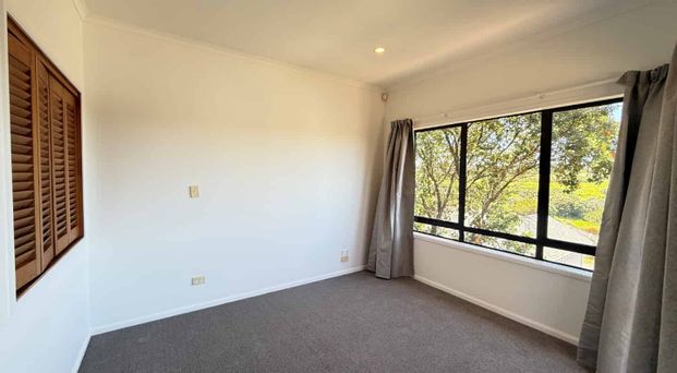 Newly Refurbished 3-Bedroom Duplex Townhouse - Photo 1