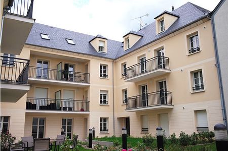 Location Appartement 2 pièces 45m² LA CHAPELLE EN SERVAL 60520 - Photo 3