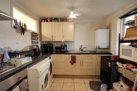2 bedroom flat to rent - Photo 3