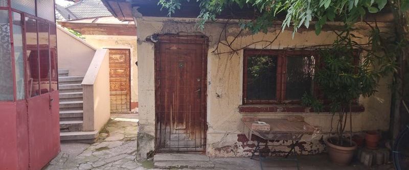 Vatra luminoasa Curte si casa pentru service biciclete - Photo 1