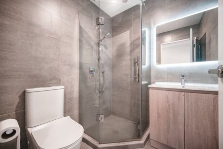 Modern, Low-Maintenance Living in Sought-After Te Atatū Peninsula - Photo 3