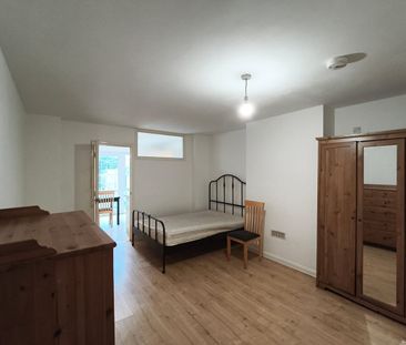 Studio Flat, Heathfield Gardens, NW11 - Photo 1