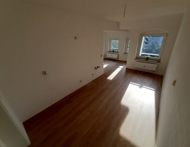 Beautifully renovated 3-room apartment in popular location with fitted kitchen - Foto 1