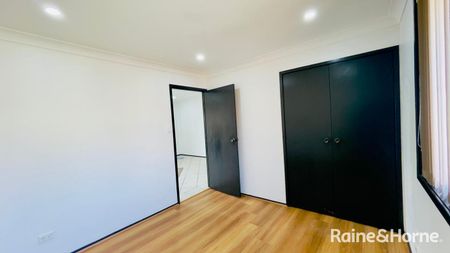 Charming Family Home in Heart of Minto! - Photo 5