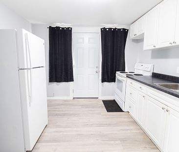 **SPACIOUS** 1 BEDROOM UPPER UNIT IN ST CATHARINES!! - Photo 1