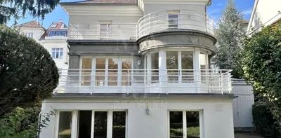 schöne Villa mit Terrassen und 300 m² Garten - Photo 2