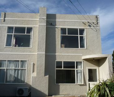 Sunny, spacious and peaceful in St Kilda - Photo 2