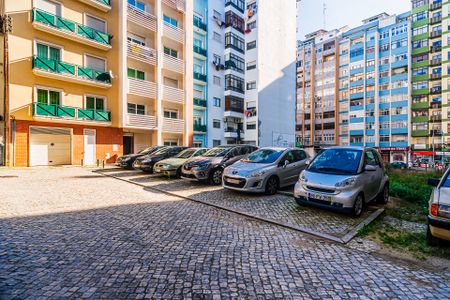 Excelente T3 para arrendamento c/ Parqueamento de 1 lugar /Cacém - Photo 5