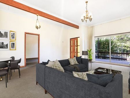 Fantastic Home Overlooking Drummoyne Oval - Photo 3