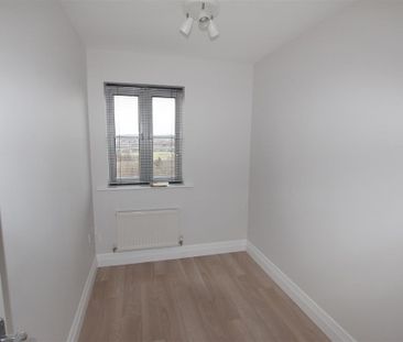 3 Bedroom House - End Terrace To Let - Photo 1