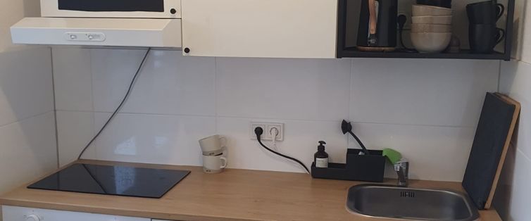 Rodenkirchen-Zentrum: Ruhige, modernisierte Zweizimmerwohnung mit großem Balkon und TG.-Stellplatz ! - Foto 1