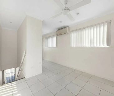 “Townhouse style Living” - Photo 5