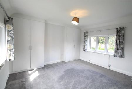 4 bedroom semi-detached house to rent - Photo 4