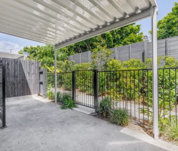 Four Bedroom Townhouse in sort after Mango Hill complex - Photo 4