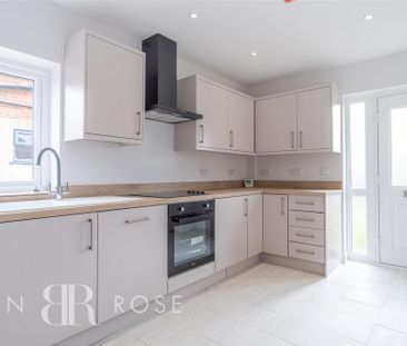 2 bedroom semi-detached bungalow to rent - Photo 3