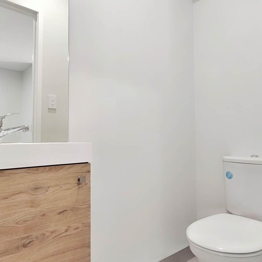 MANGERE BRIDGE, 3 BEDROOMS - Photo 1