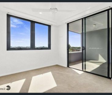 2033/123 Cavendish Road, Coorparoo, Qld 4151 - Photo 2
