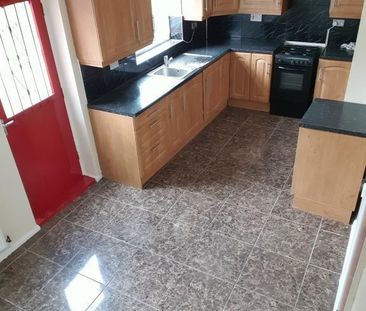 3 bedroom semi-detached house to rent - Photo 6