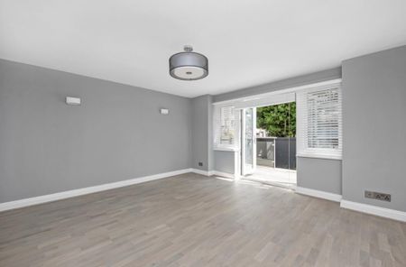 4 Bed End Terrace, Rainbow Avenue, E14 - Photo 2