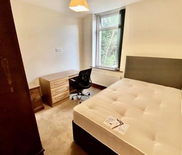 2 bedroom private hall to rent - Photo 3