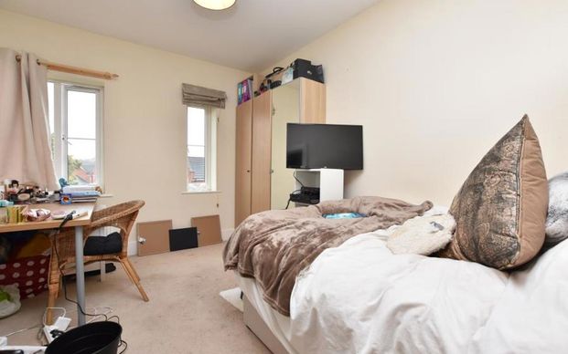 *** STUDENT HOUSE *** 8 Bedroom student property, 5 min walk to University of the West of England. Bills included - Move in July 2026. - Photo 1