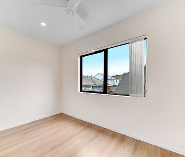 3.5 Bedroom + Double Garage - Brand New !!! - Photo 2