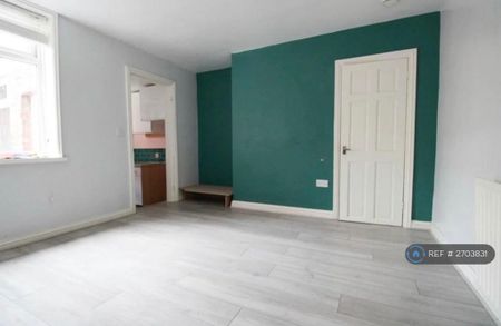 2 bedroom terraced house to rent - Photo 2