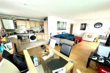 Pacific Close, SO14 - Photo 3