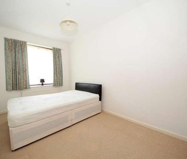 Roundhedge Way, EN2 - Photo 1