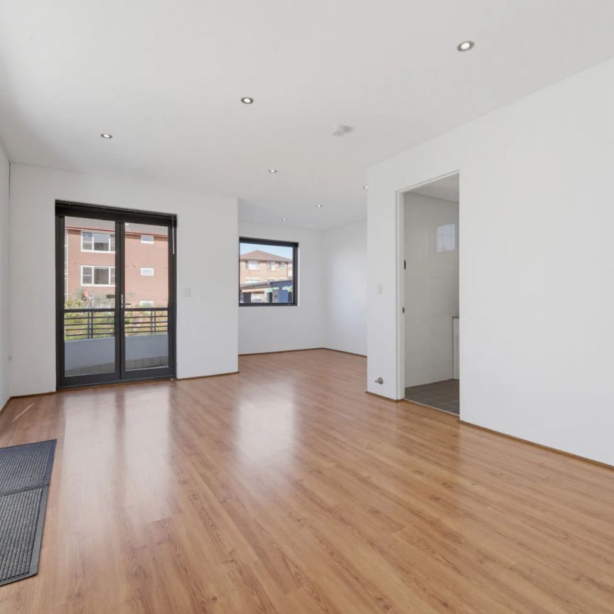 Stylish Living in a Convenient Marrickville Location - Photo 1