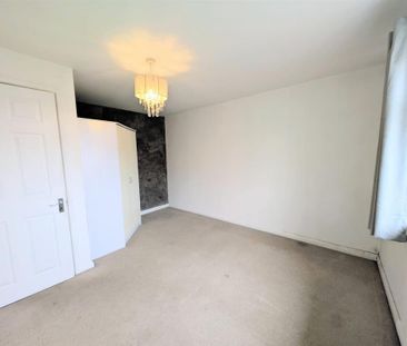 4 bedroom end of terrace house to rent - Photo 5