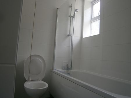 3 Bed Terraced House, Richmond Hill, LU2 - Photo 4