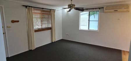 7 Forbes Avenue, Frenchville QLD 4701 - House For Rent - $600 | Domain - Photo 5