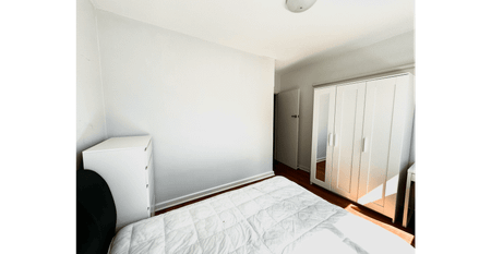 3-BEDROOM FULLY FURNISHED UNIT IN STKILDA EAST WITH TRAM AND WOOLWORTHS AT DOORSTEP. UNIT COMES WITH AN AIRCON+ BALCONY - Photo 5