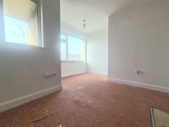 Cumberland Close, Halifax - Photo 1