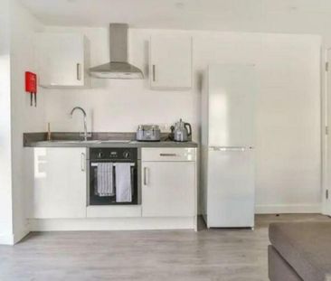 3 bedroom flat to rent - Photo 1