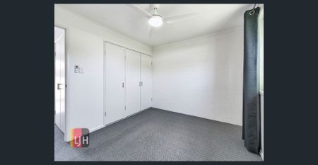 NEAT TWO BEDROOM UNIT NEAR THE WATER! - Photo 2