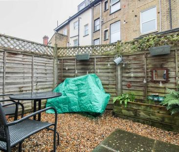 2 Bed Detached House, Alexandra Road, CR0 - Photo 1