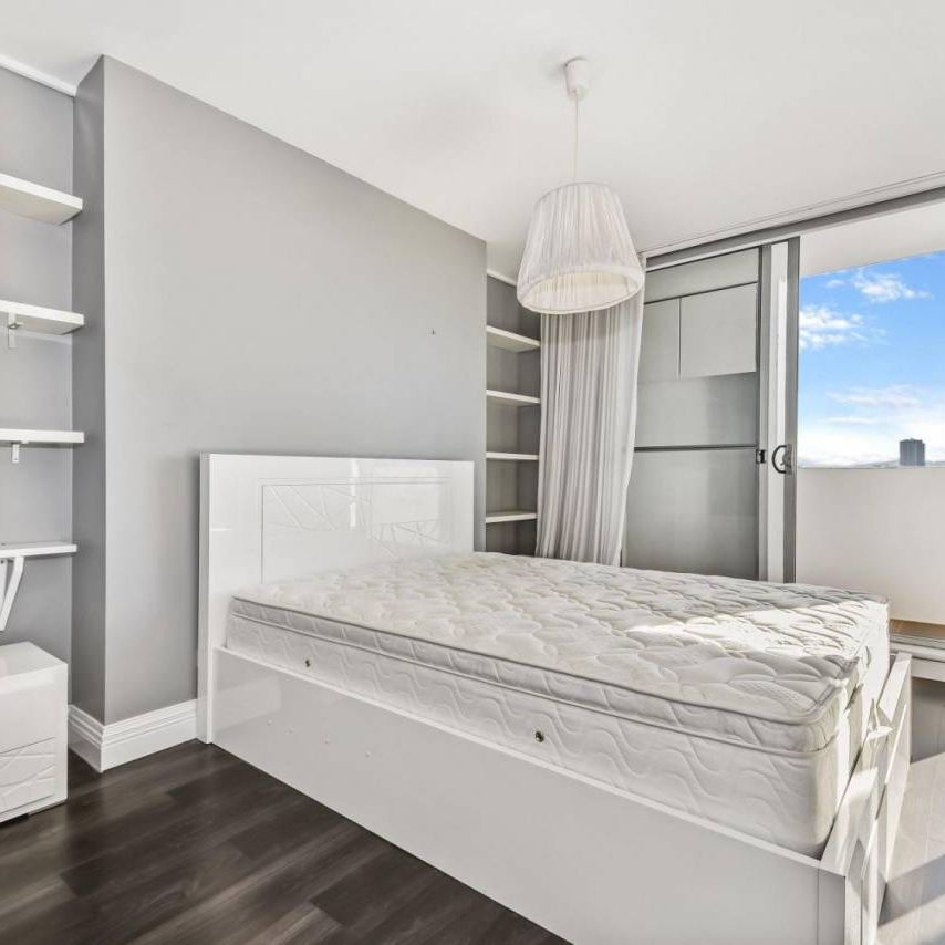 Rare Fully Furnished Apartment in resort style cul-de-sac living in private bayside residence with uninterrupted sparkling water views - Photo 1