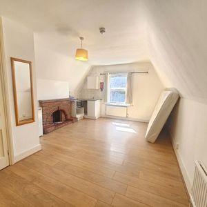 Studio Flat, Madeley Road, W5 - Photo 2
