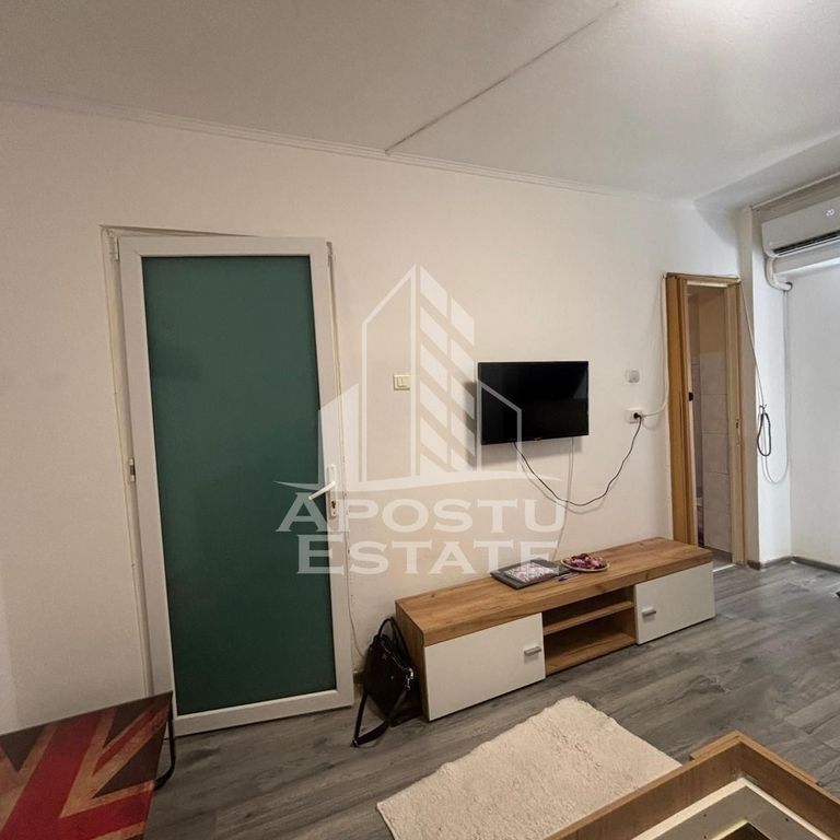 Garsoniera cu bucătărie separată de dormitor, Zona UMT - Fotografie 1